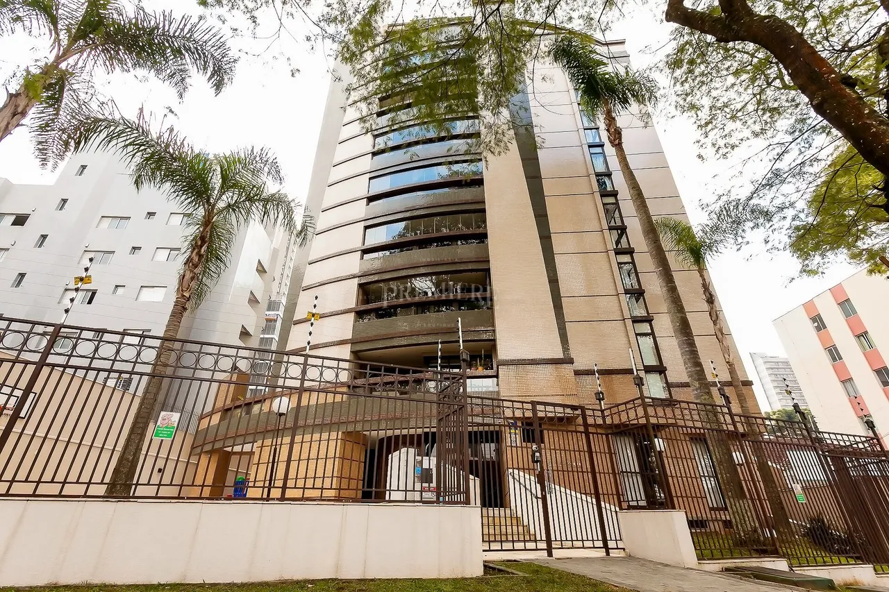 3-bedroom 180 m² apartment with 2 parking spots and garden — photo 5