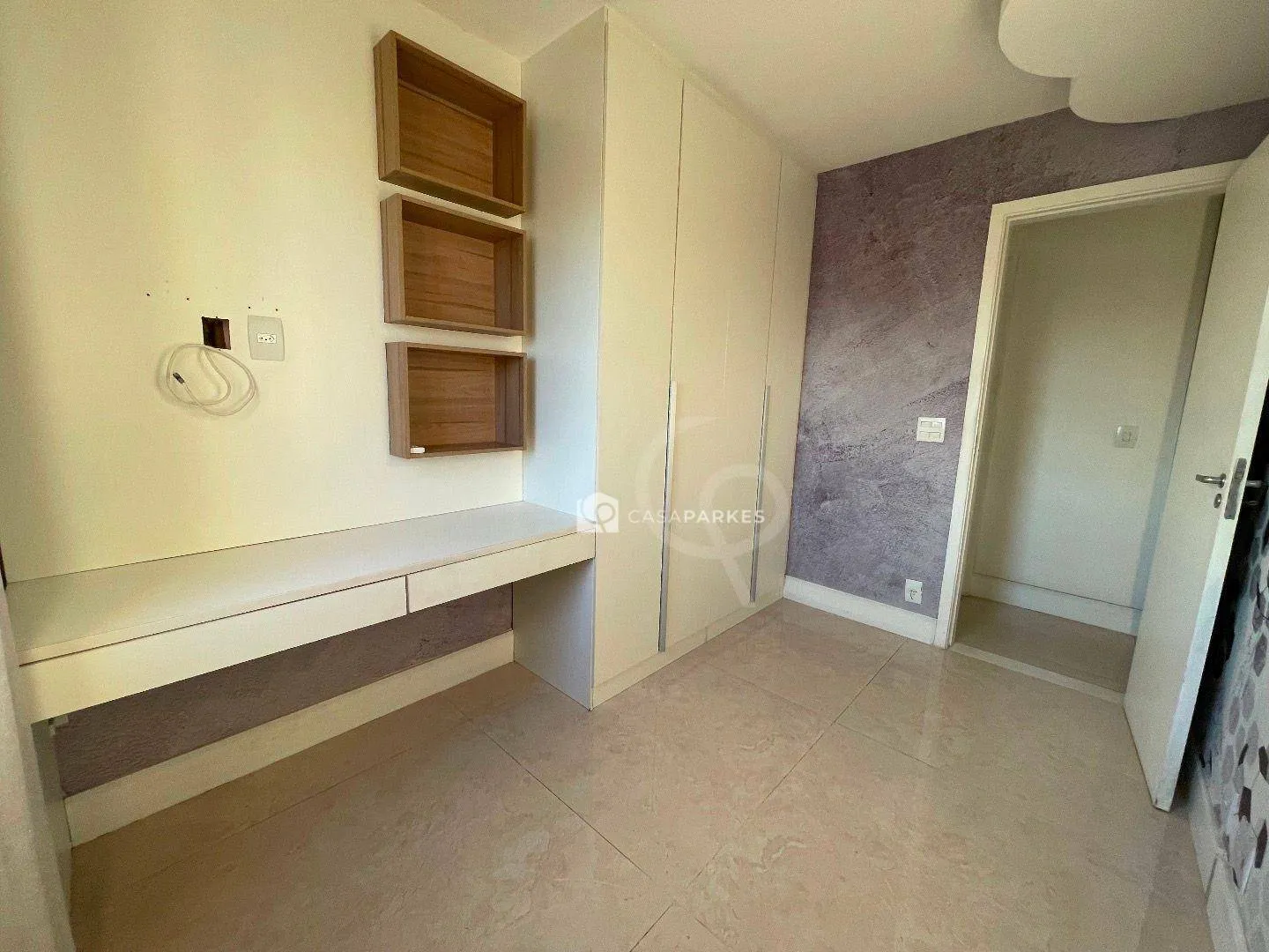 Balcony with a grill in a 3-bedroom apartment, 120 m² — photo 43