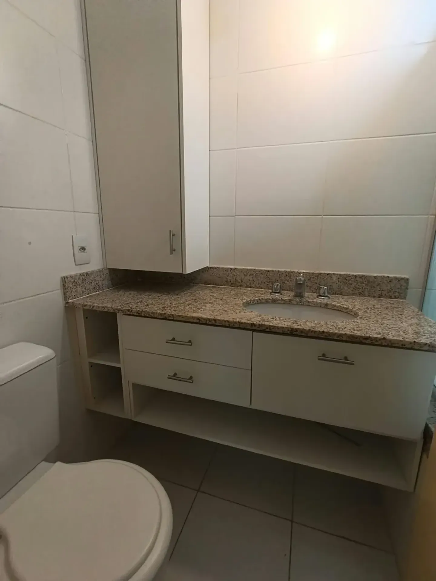 2-bedroom apartment in a building with a gym — photo 10