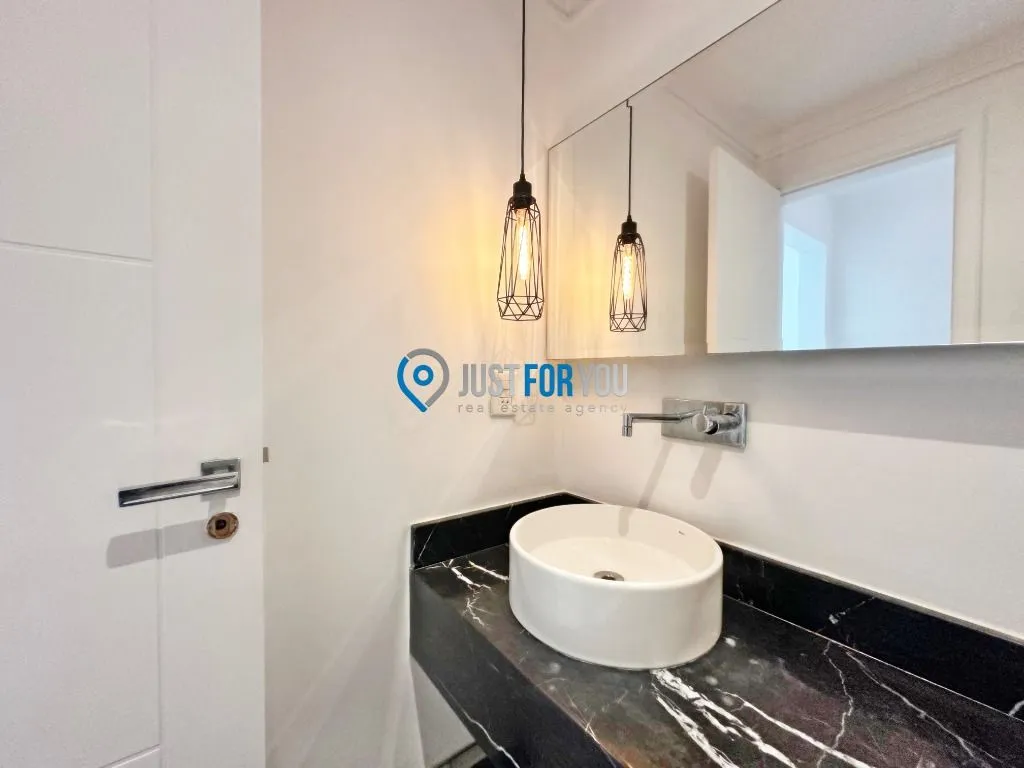 3-bedroom apartment with 5 bathrooms and 370 m² — photo 50