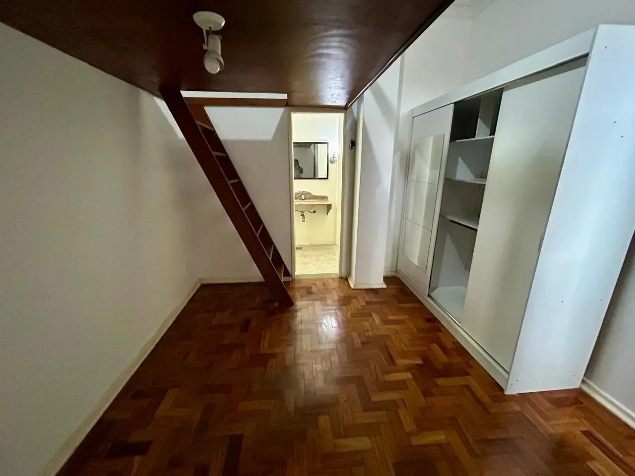Wood or laminate floors in a 2-bedroom apartment, 59 m² — photo 9