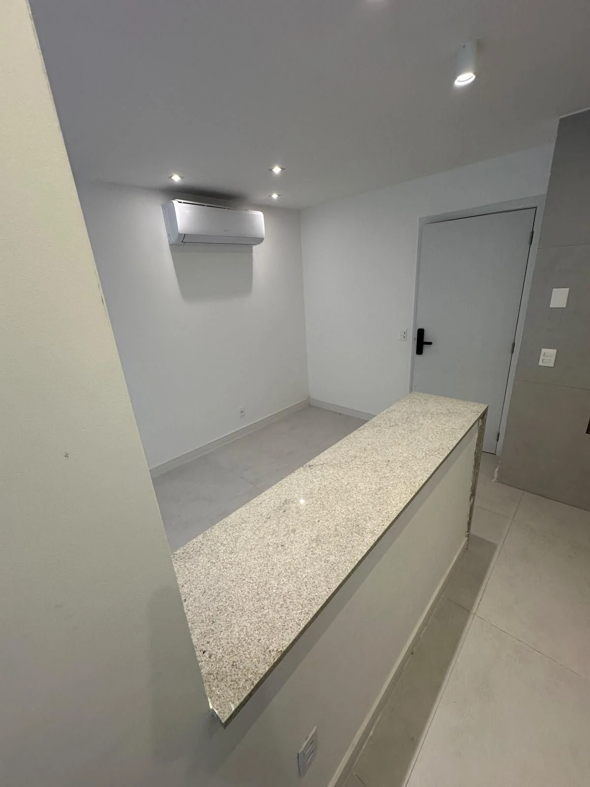 Floor-to-ceiling windows in a 2-bedroom apartment, 84 m² — photo 11