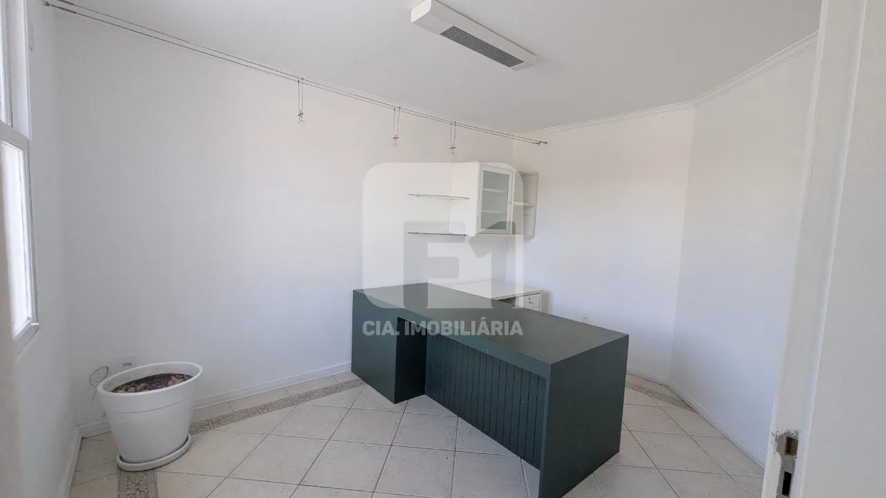 House with 6 bedrooms, en-suite and parking for 6 — photo 14