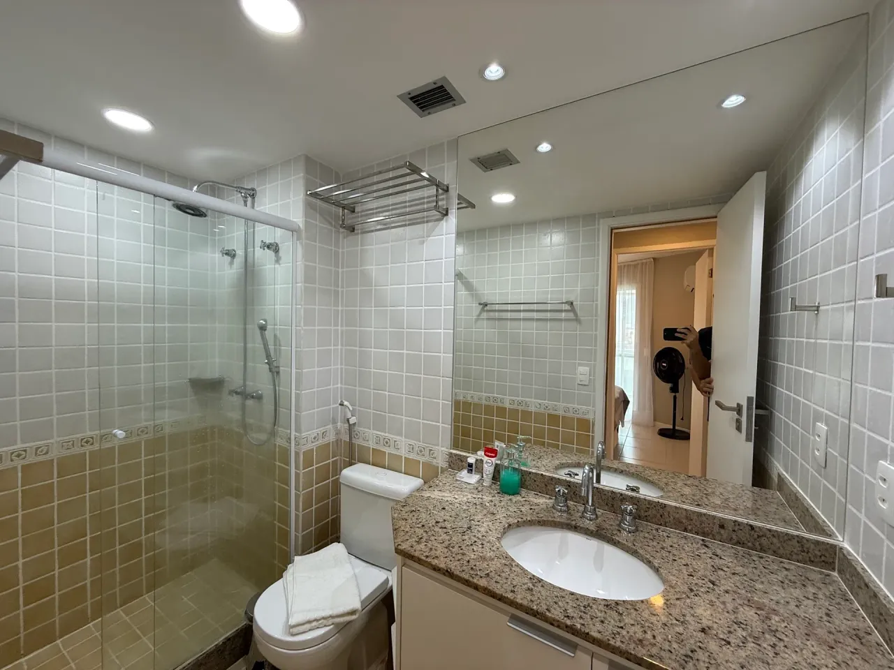 Furnished apartment with 1 bedroom and water view — photo 8