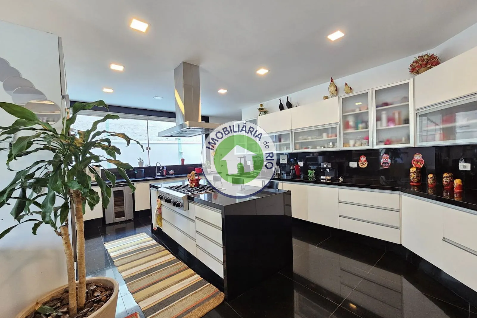 Casa com 5 quartos e 5 banheiros, cozinha fechada — photo 36