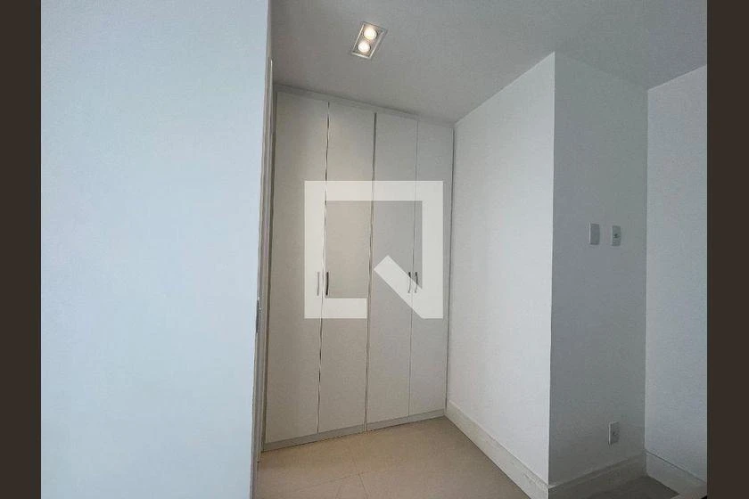 Furnished apartment, 148 m², with a glass-enclosed balcony — photo 13