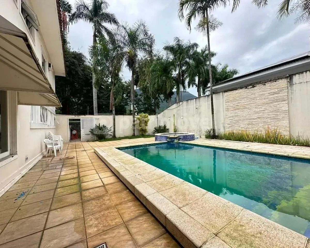 House with 6 bedrooms and 9 bathrooms, 5 parking spots — photo 3