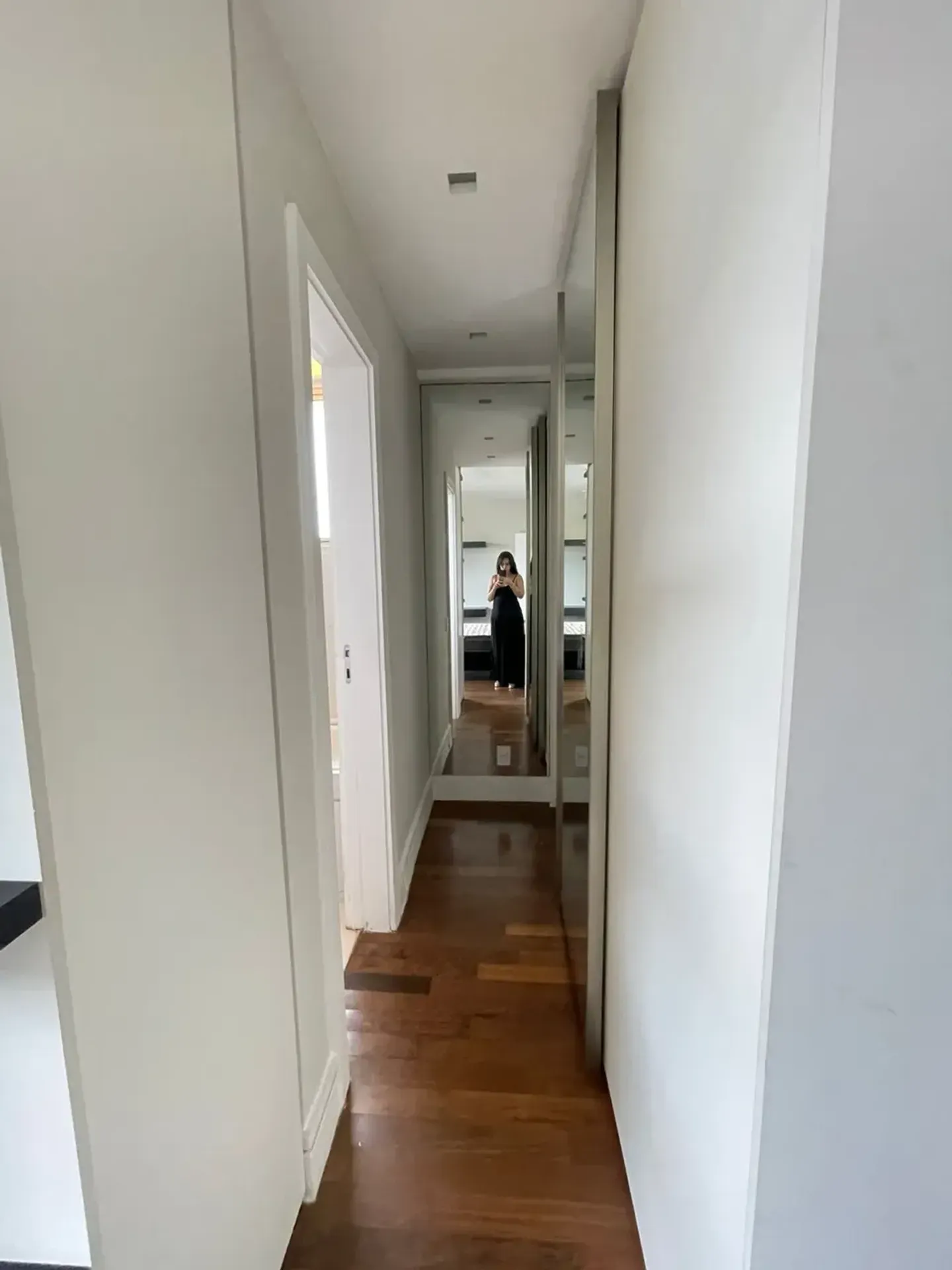 Furnished 3-bedroom apartment with glassed balcony — photo 38