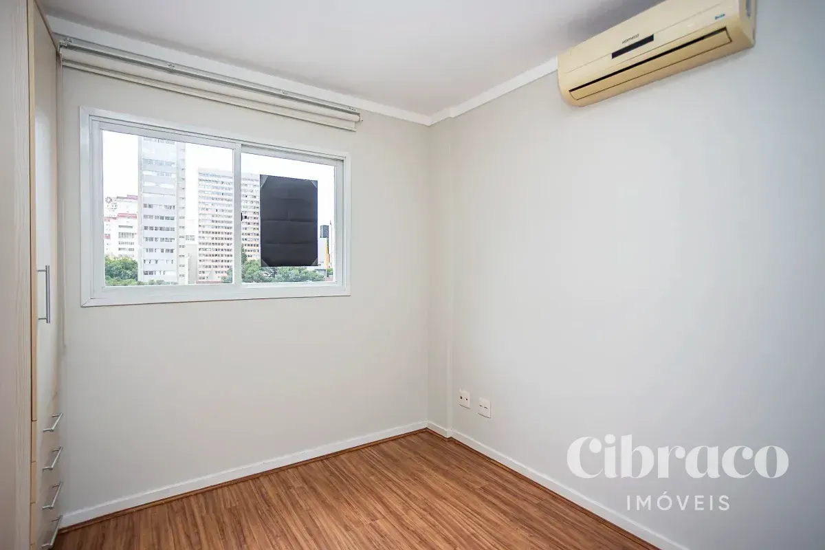 One-bedroom apartment in a building with a gym — photo 9