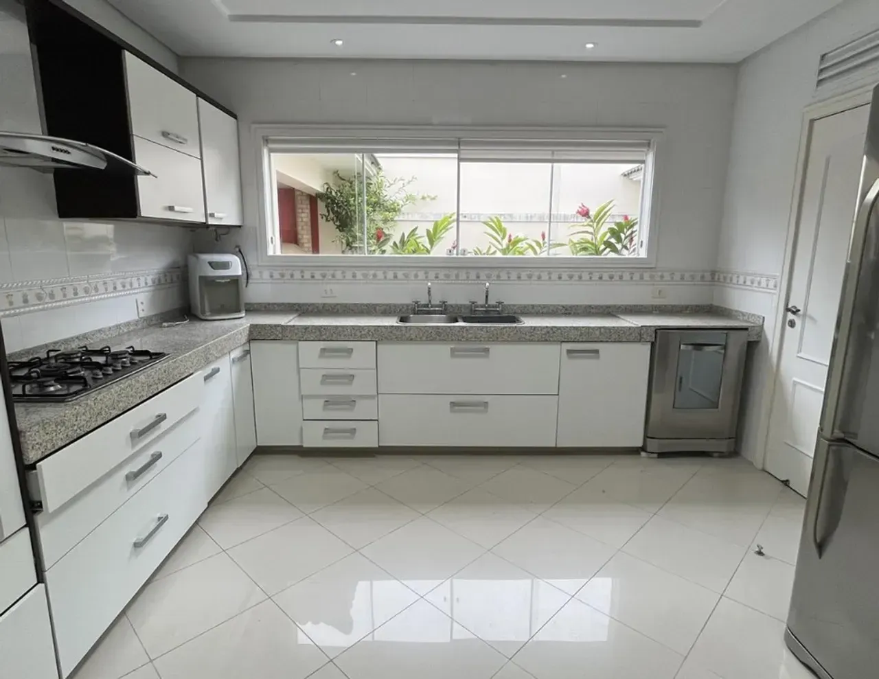 House with 5 bedrooms and 5 bathrooms, 830 m² — photo 6