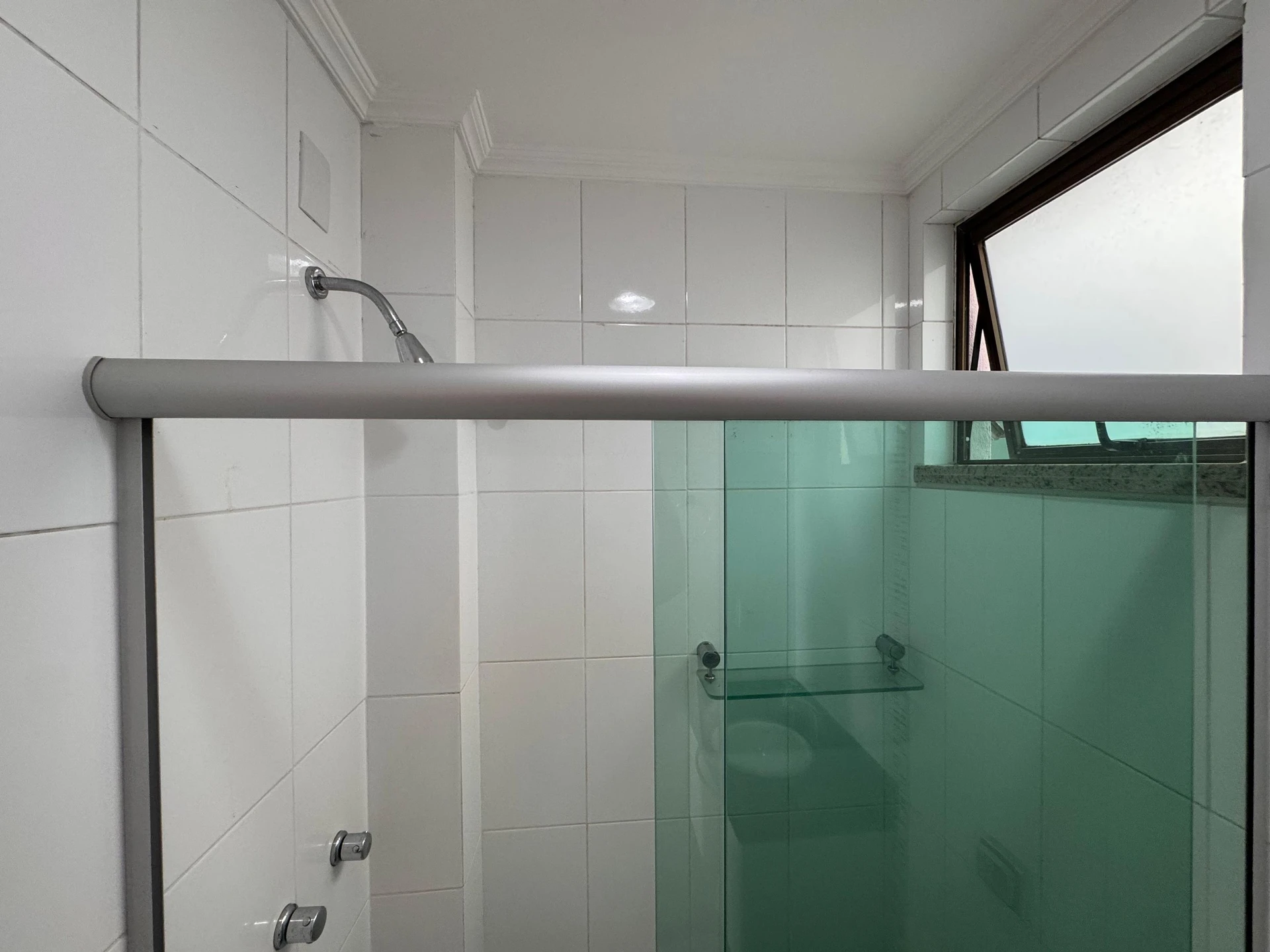 Unfurnished 3-bedroom apartment with a glassed balcony — photo 26