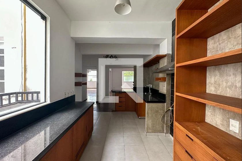 4-bedroom rental apartment with 225 m² and parking — photo 24