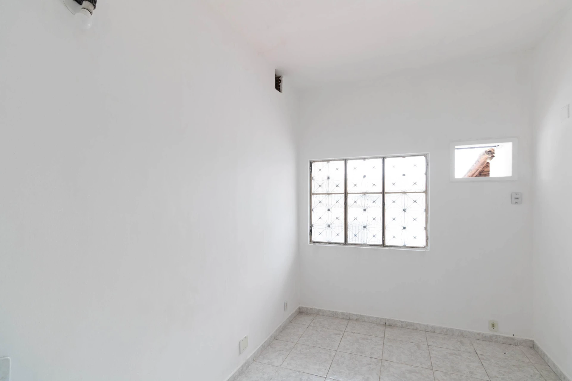 House with 3 bedrooms and a shared outdoor pool — photo 36
