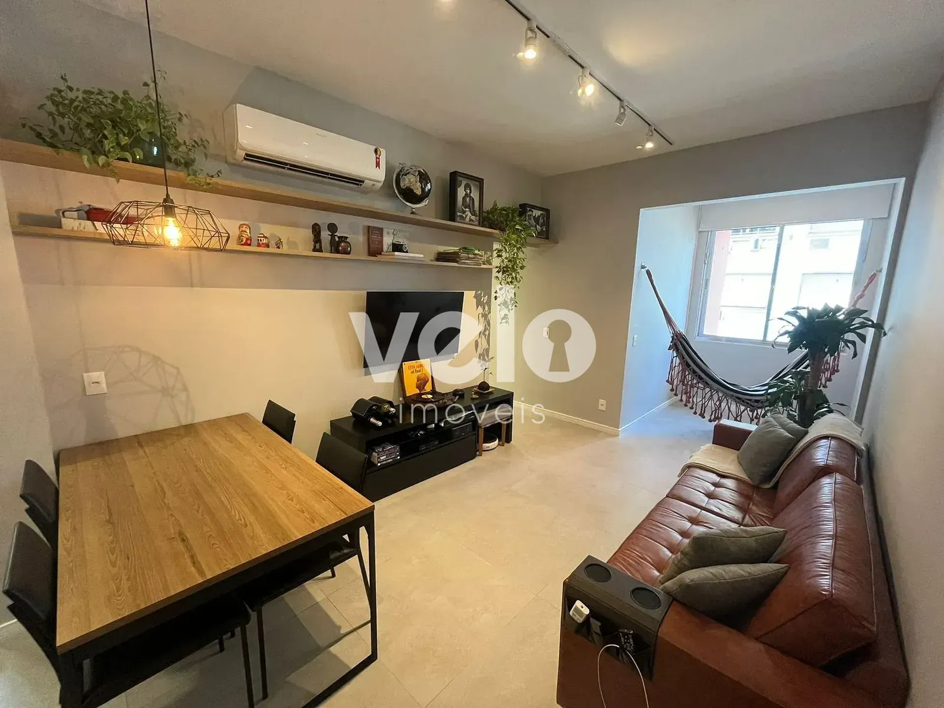 2-bedroom apartment with a mountain view — photo 12