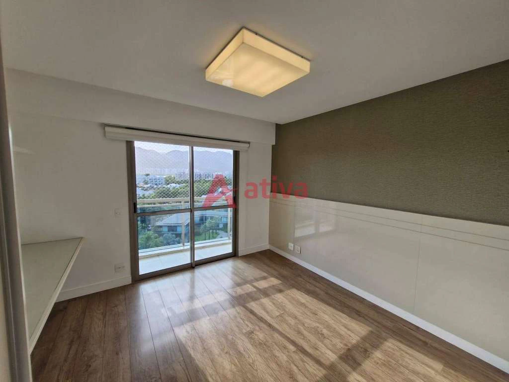 260 m² apartment with 4 en-suite bedrooms and laundry area — photo 2