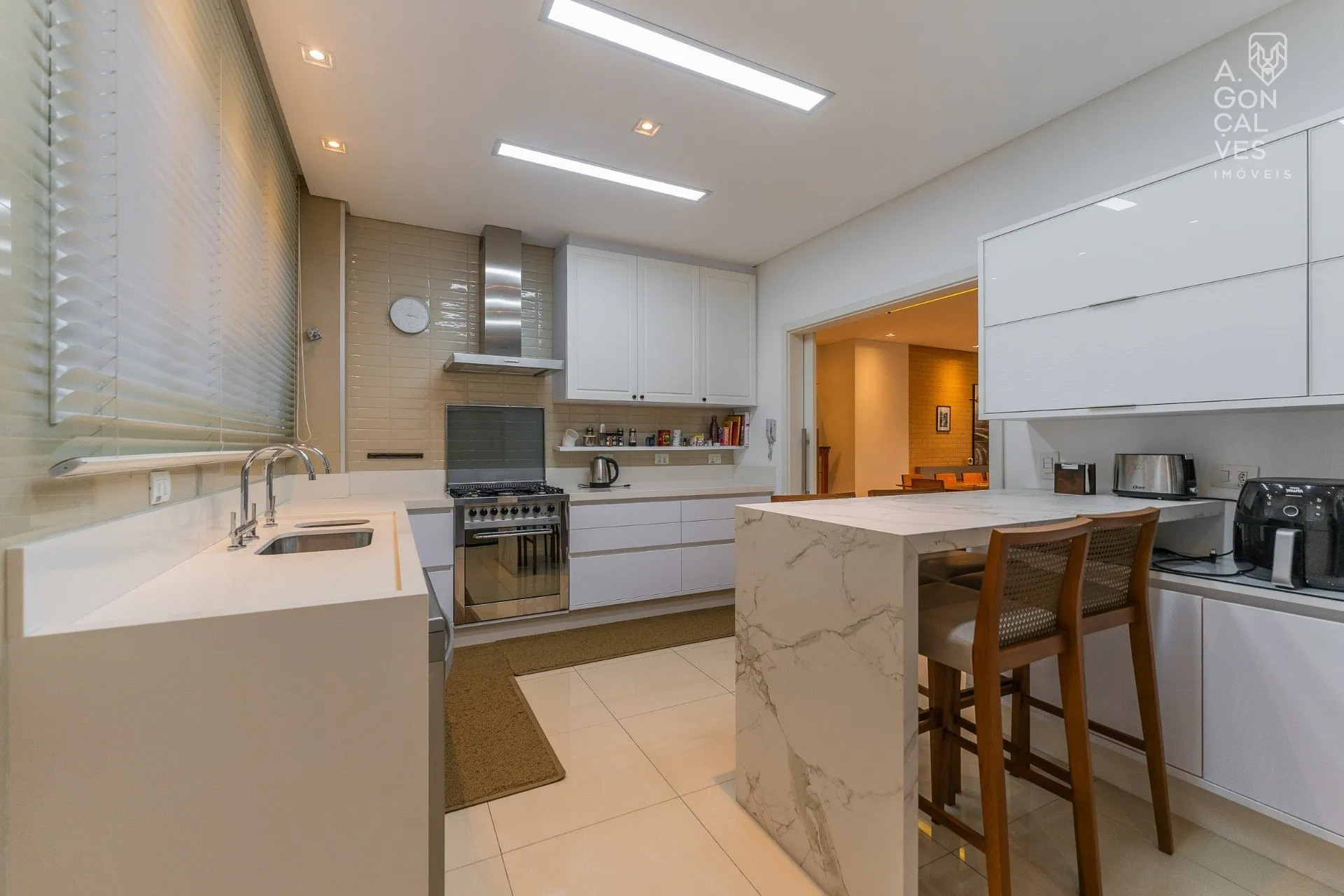 3-bedroom apartment with a dishwasher in Curitiba — photo 23