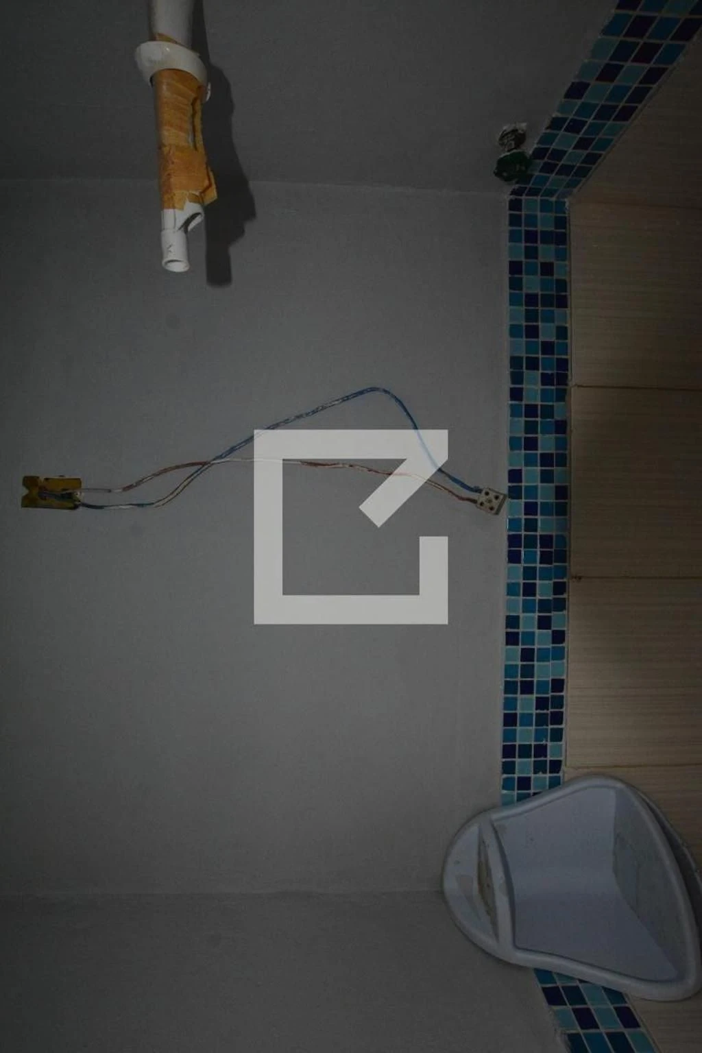 Unfurnished 2-bedroom apartment with private BBQ balcony — photo 32