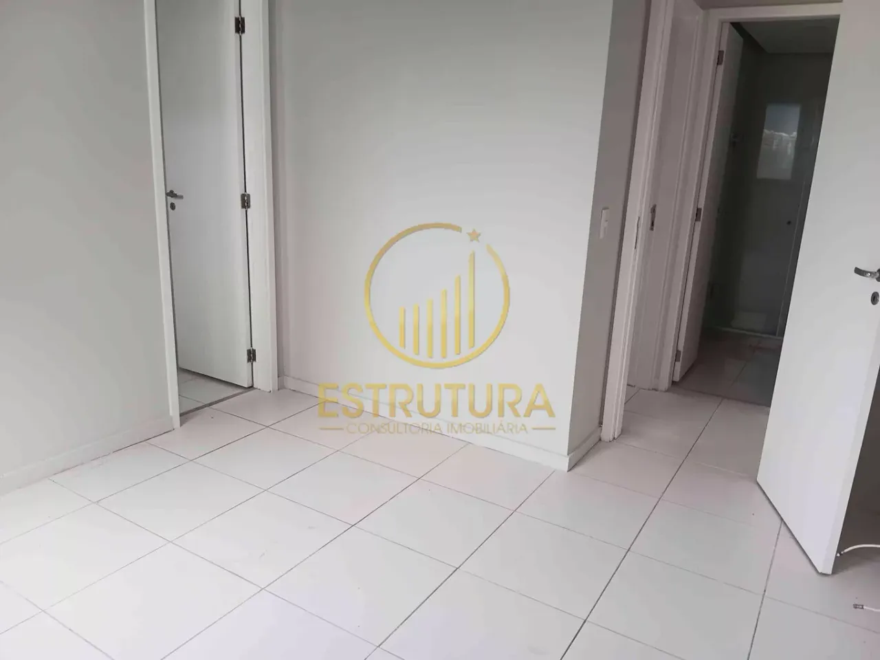 2-bedroom apartment with enclosed kitchen and 1 parking spot — photo 7