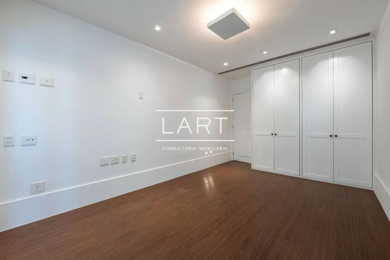 Apartamento de 3 dormitórios com home office e 310 m² — photo 14