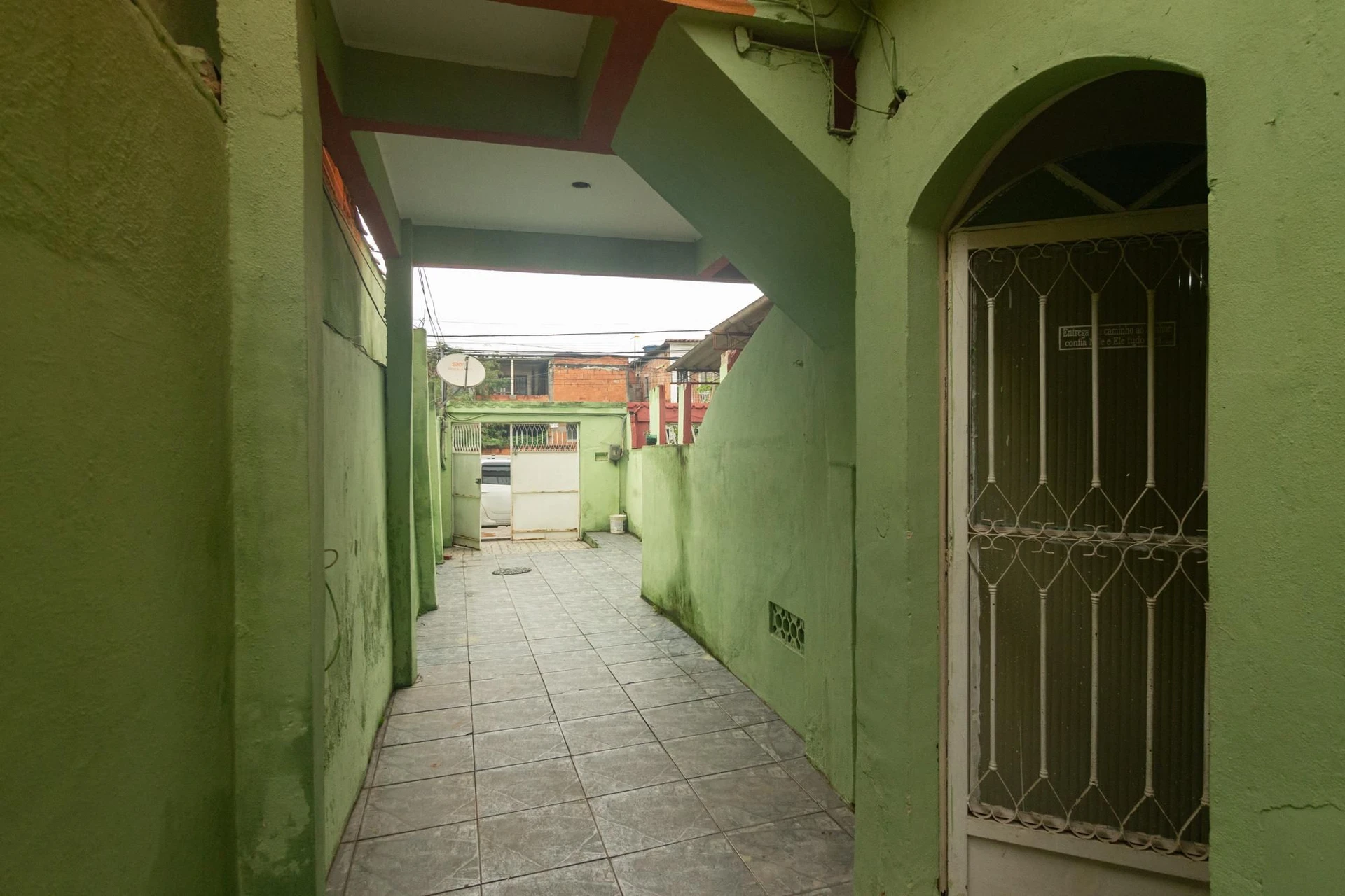Casa com 2 quartos, 1 suíte e área de lavanderia — photo 4