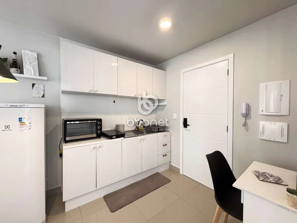 One-bedroom apartment with a home office — photo 2