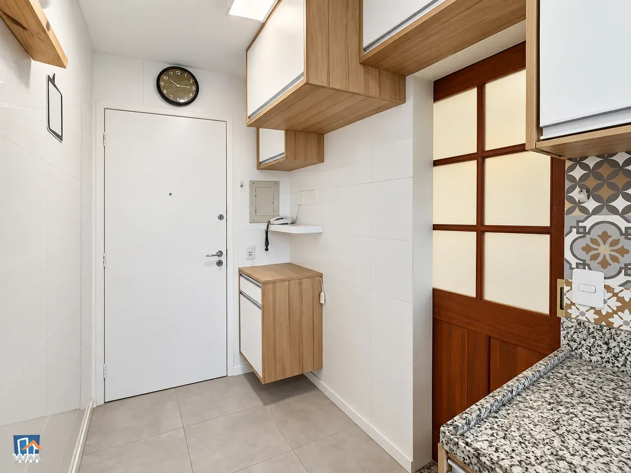 Glass-enclosed balcony in a 2-bedroom apartment, 88 m² — photo 12