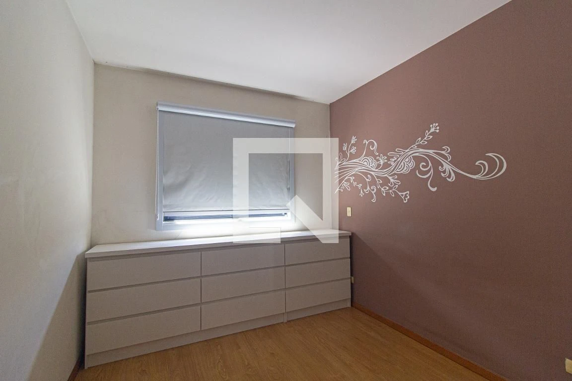 One-bedroom apartment in a building with a gym — photo 5