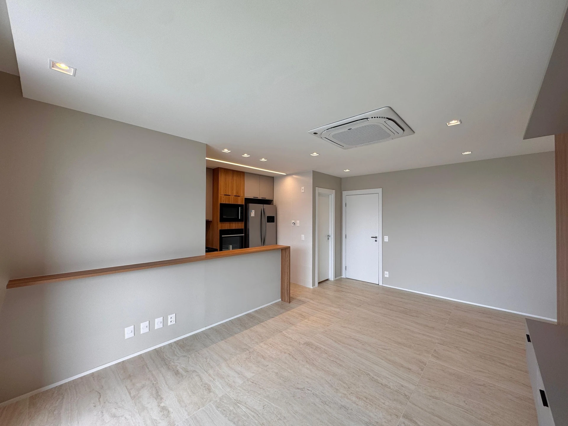 Furnished apartment with 3 en-suite bedrooms and balcony — photo 24