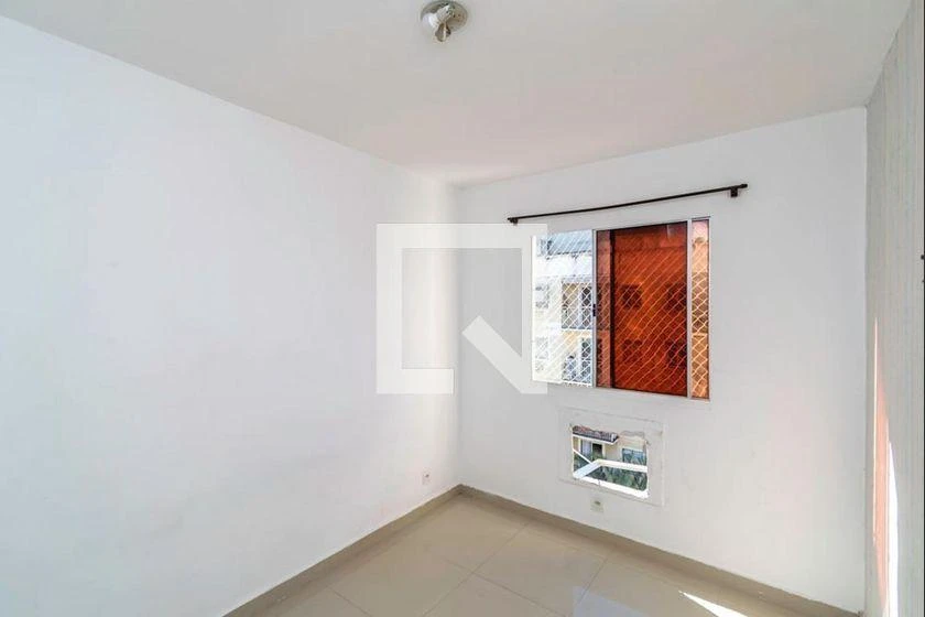 2-bedroom apartment in a building with a pool — photo 28