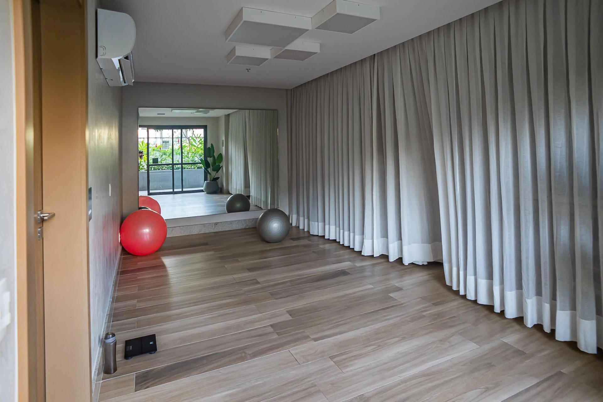2-bedroom apartment with floor-to-ceiling windows — photo 7