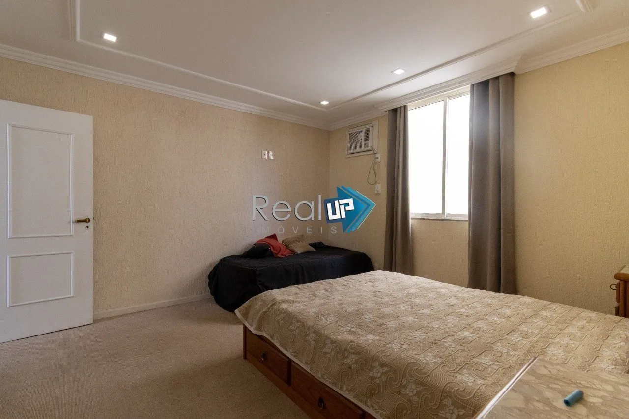 Condominium house with 5 bedrooms and 1081 m² plus laundry — photo 50