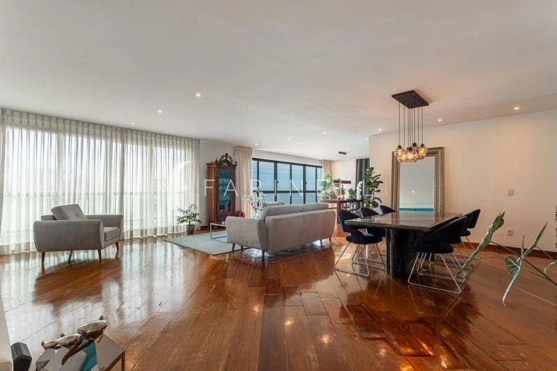 Furnished 250 m² apartment with 2 en-suite bedrooms
