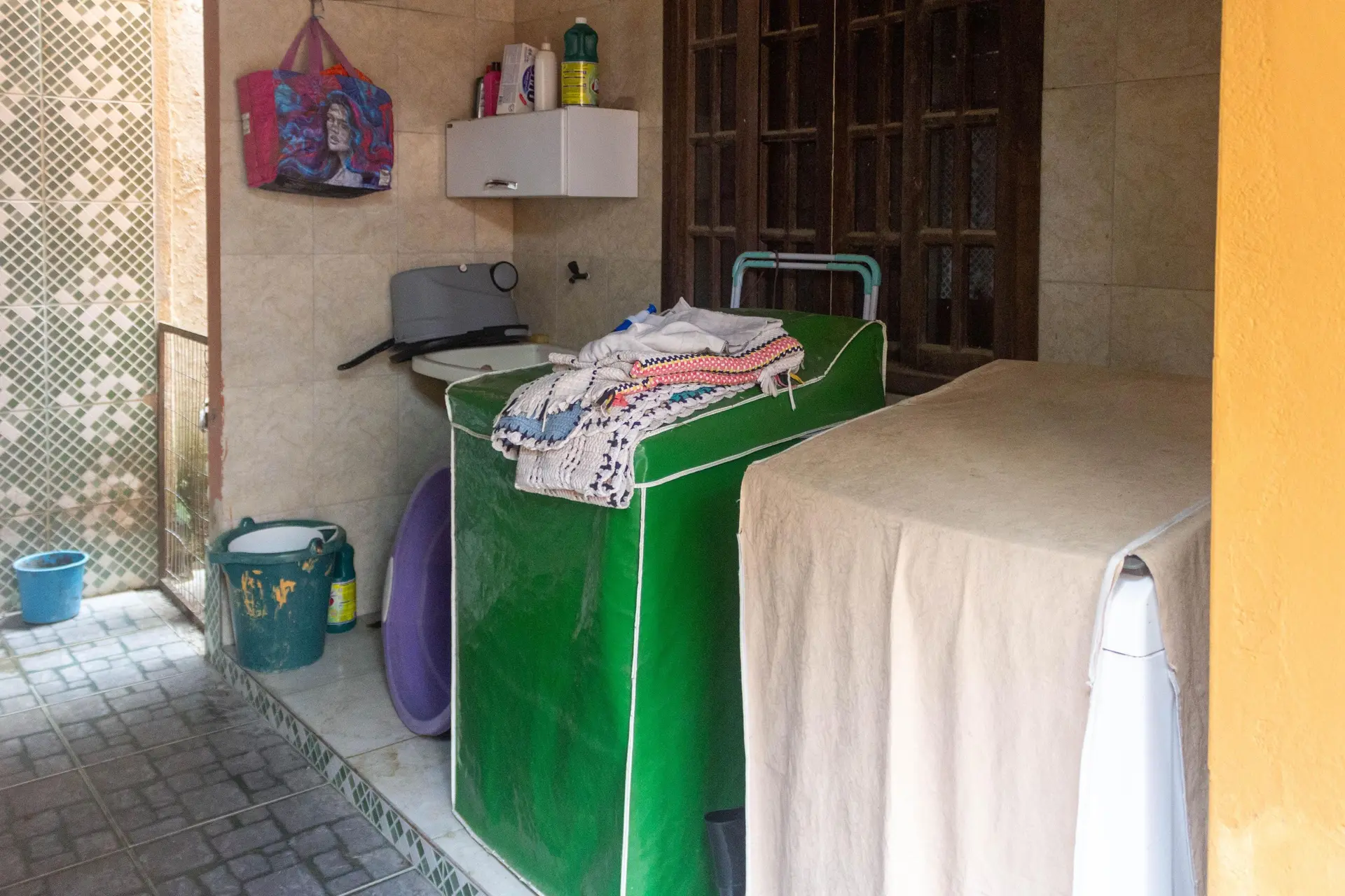5-bedroom apartment with a washing machine — photo 24