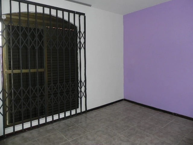 223 m² house with a bathtub and a glass-enclosed balcony — photo 16