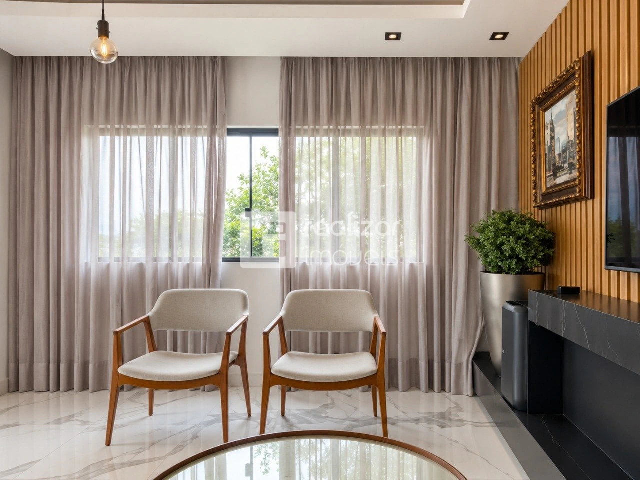Floor-to-ceiling windows in a 4-bedroom house, 292 m² — photo 2