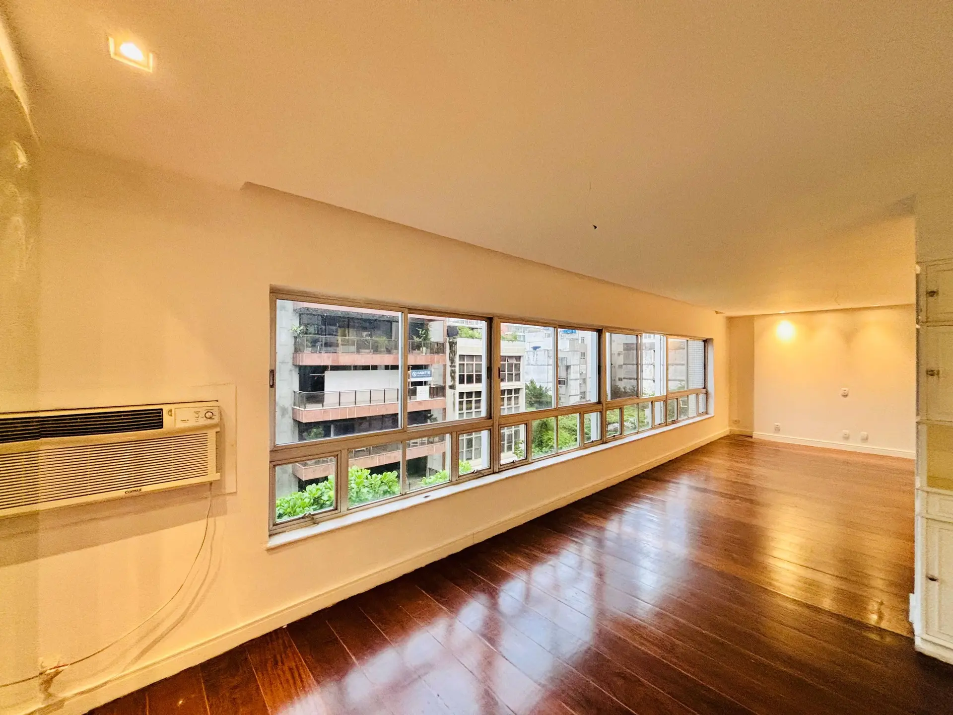 Mountain view in a 4-bedroom apartment, 220 m² — photo 33