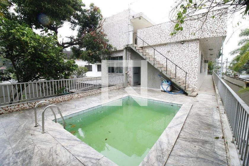 Condominium house with a balcony and private garden — photo 45