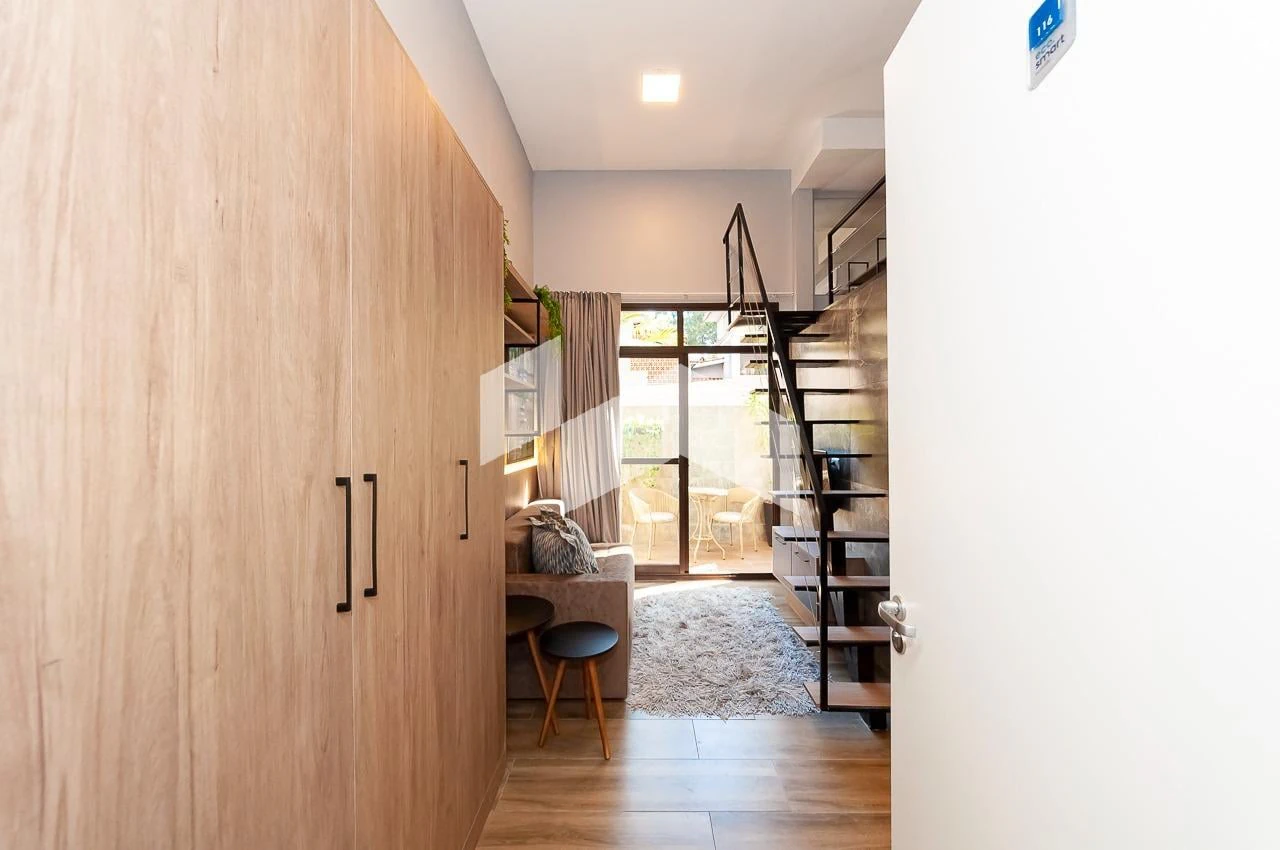 Furnished studio, 21 m², with wood or laminate floors — photo 14