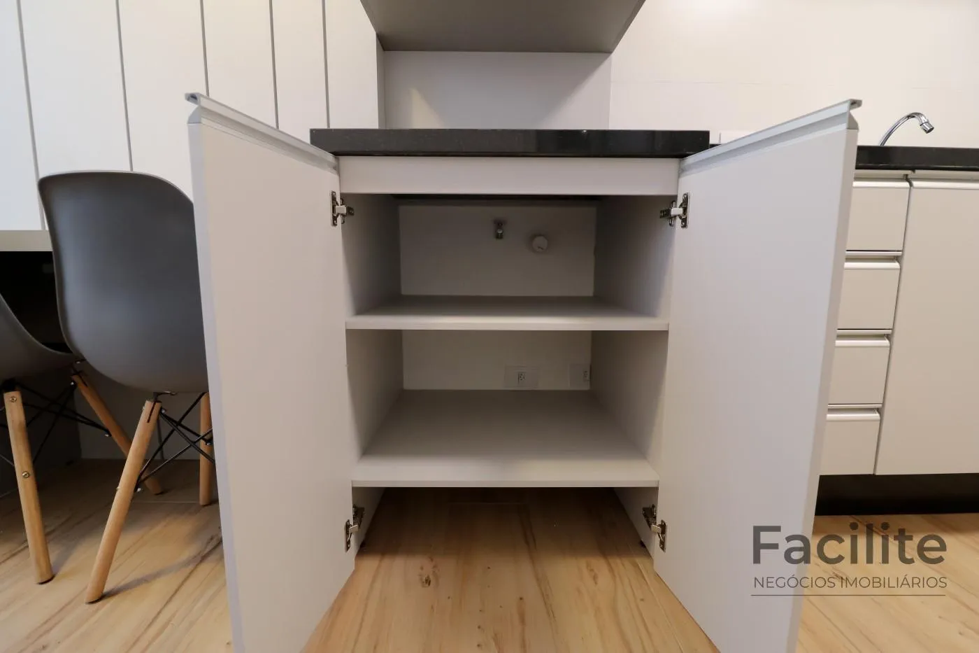 Apartment on the 19th floor with a home office — photo 20