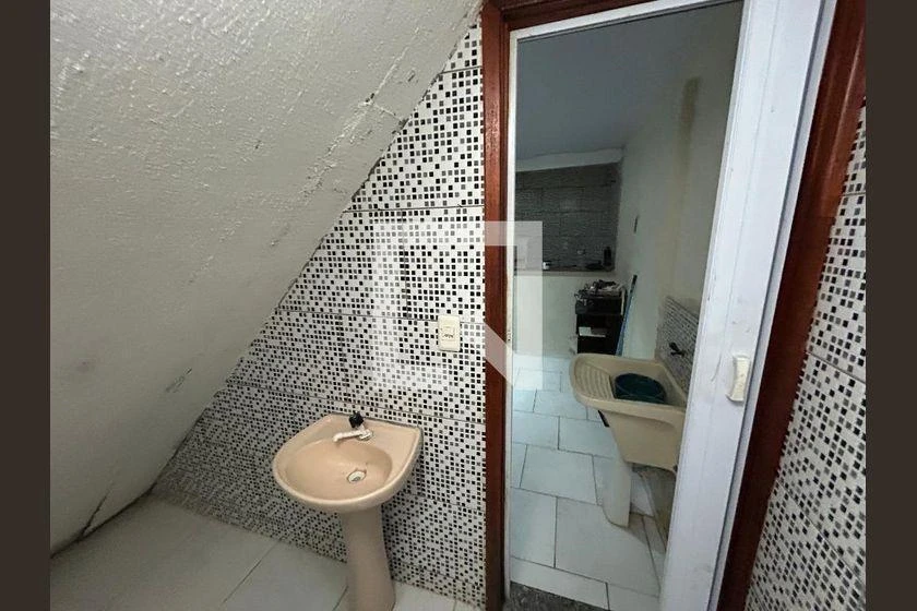 1-bedroom apartment with fitted kitchen and balcony — photo 4