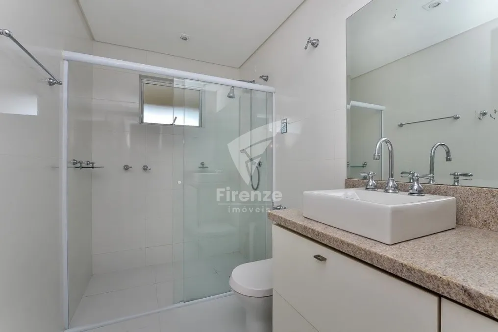 Furnished 352 m² apartment with 3 en-suite bedrooms — photo 21