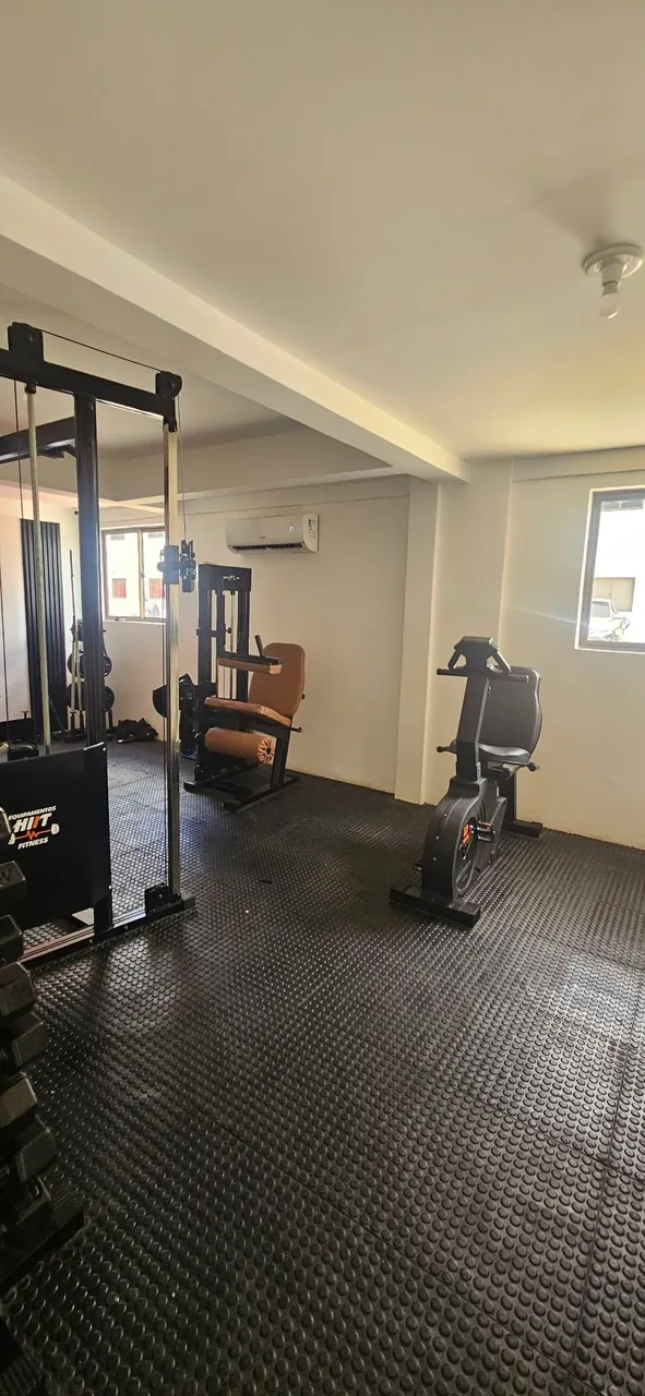 2-bedroom apartment in a building with a gym — photo 16