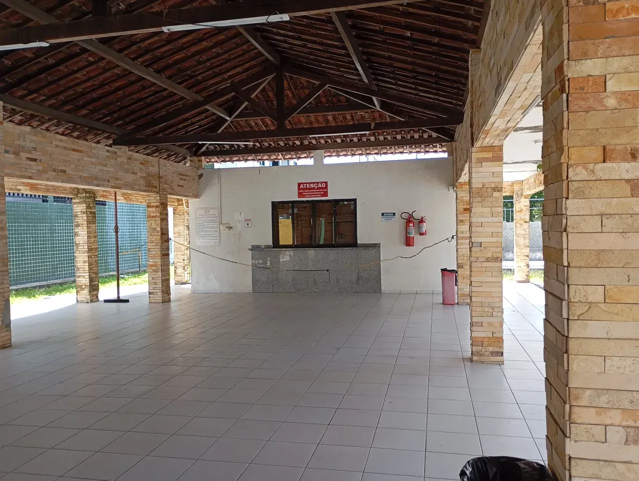 Apartamento de 2 quartos em condomínio com piscina — photo 24