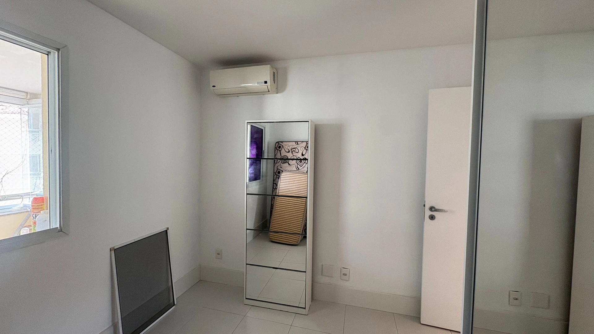 3-bedroom apartment with a glass-enclosed balcony — photo 6