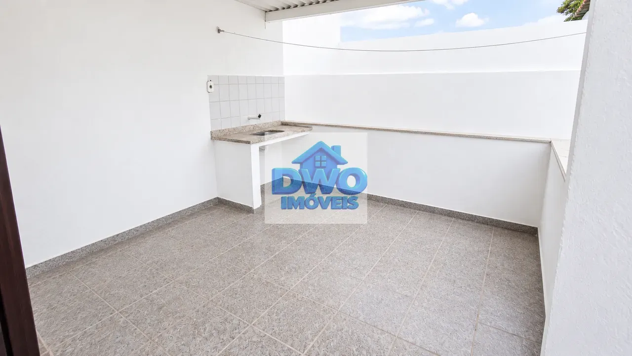 House, 200 m², with a glass-enclosed balcony — photo 17