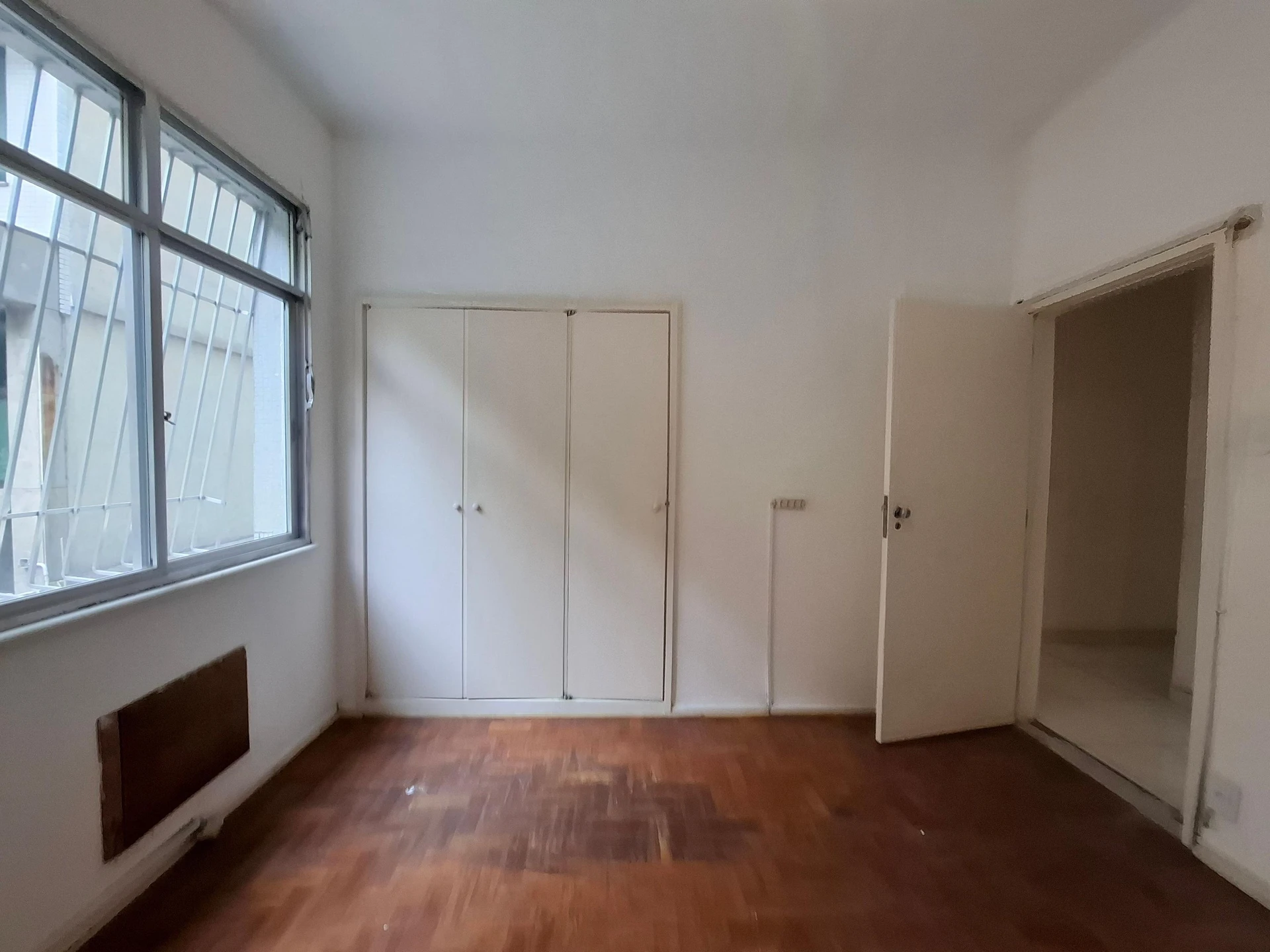 Unfurnished 3-bedroom apartment with 3 bathrooms — photo 15