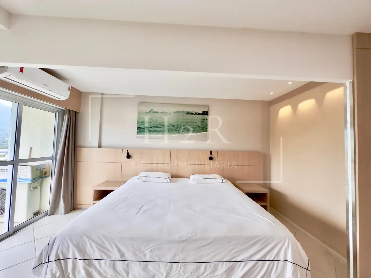 Unfurnished 1-bedroom apartment with glass shower — photo 4
