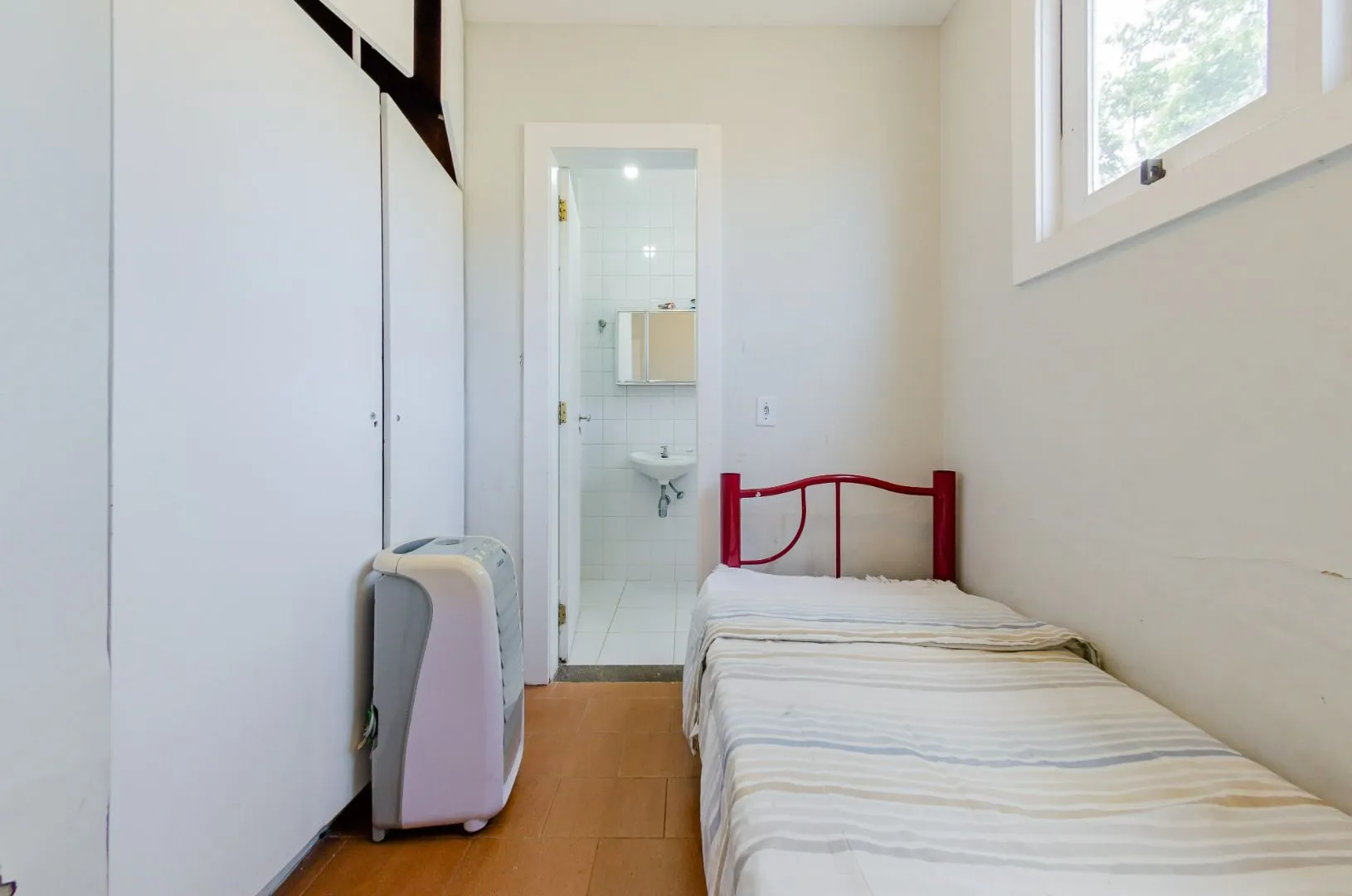 Furnished house with 6 bedrooms and 690 m² — photo 53