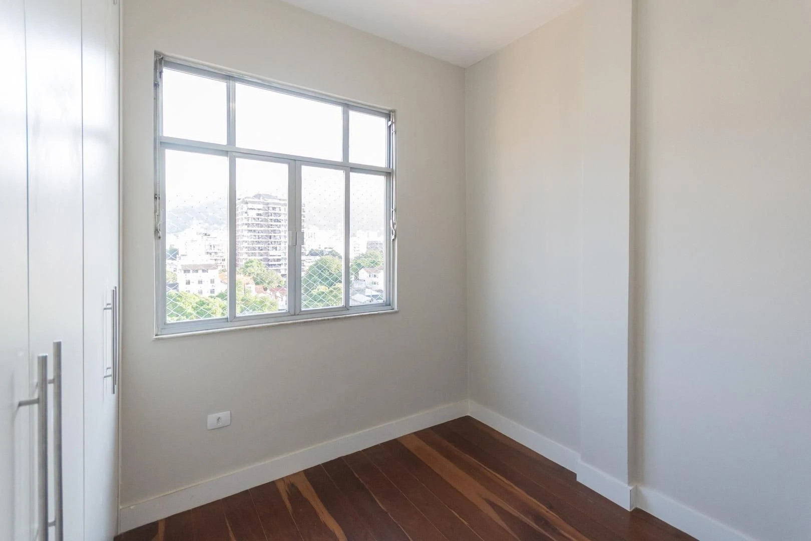 Wood or laminate floors in a 2-bedroom apartment, 64 m² — photo 3