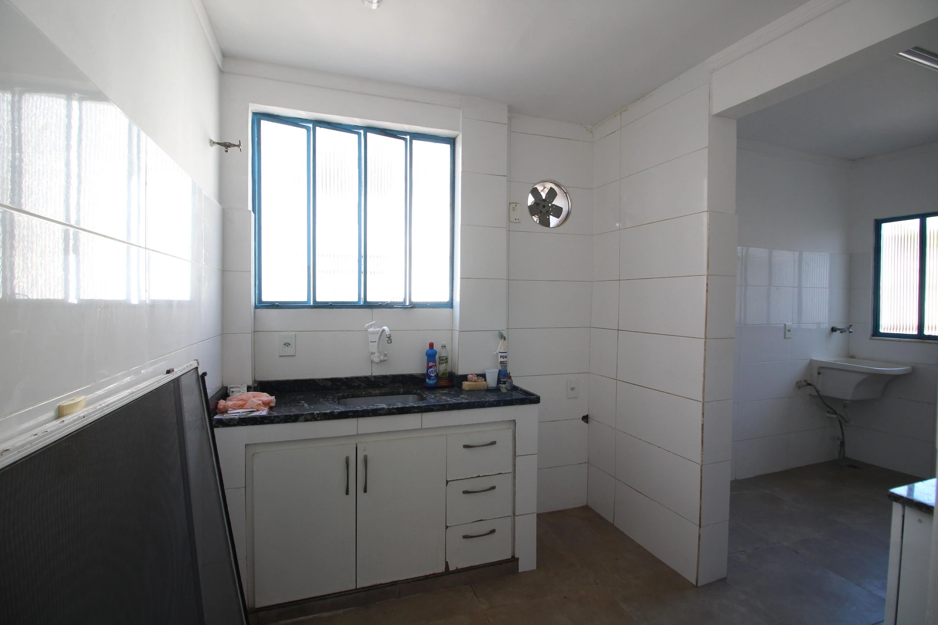 House with 4 bedrooms, 2 bathrooms and private garden — photo 6